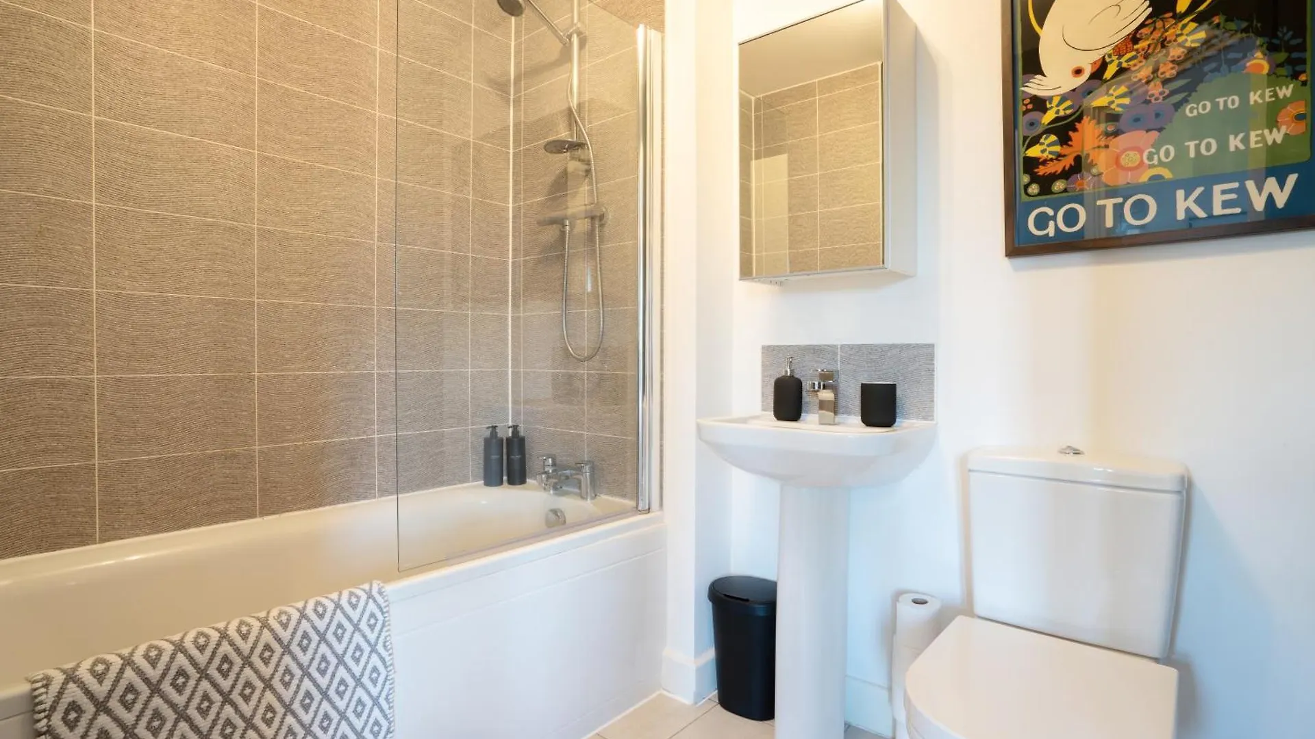Canal-Side Townhouse Free Parking City Location Leeds  0*, Leeds (West Yorkshire)
