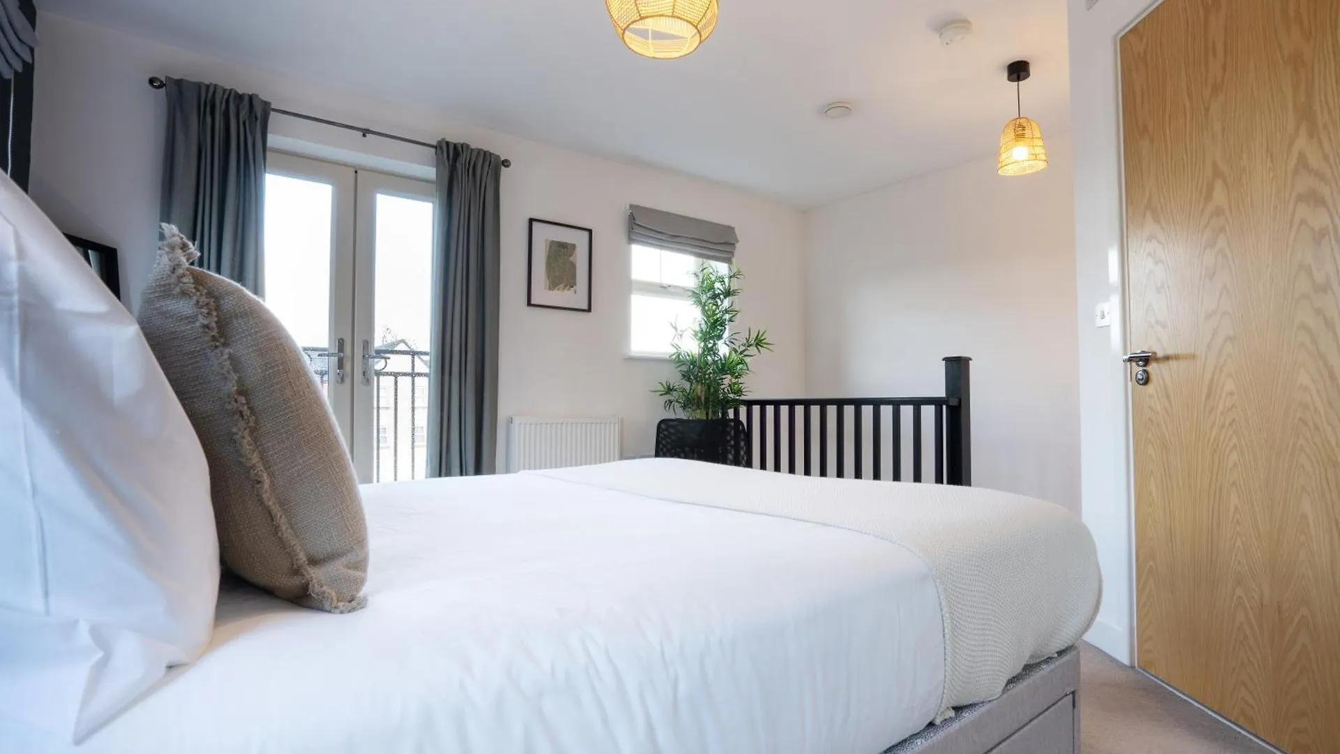 Hébergement de vacances Canal-Side Townhouse Free Parking City Location Leeds  Royaume-Uni