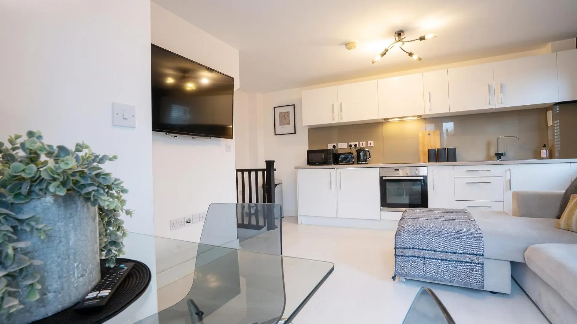 Canal-Side Townhouse Free Parking City Location Leeds  Leeds (West Yorkshire)